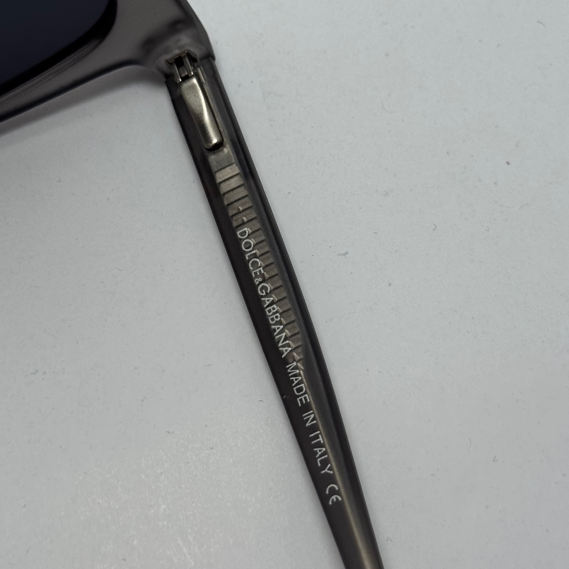 عینک آفتابی پلاریزه دولچه گابانا DOLCE GABBANA دسته سیم کشی شده لولا فنر طوسی کد 7707