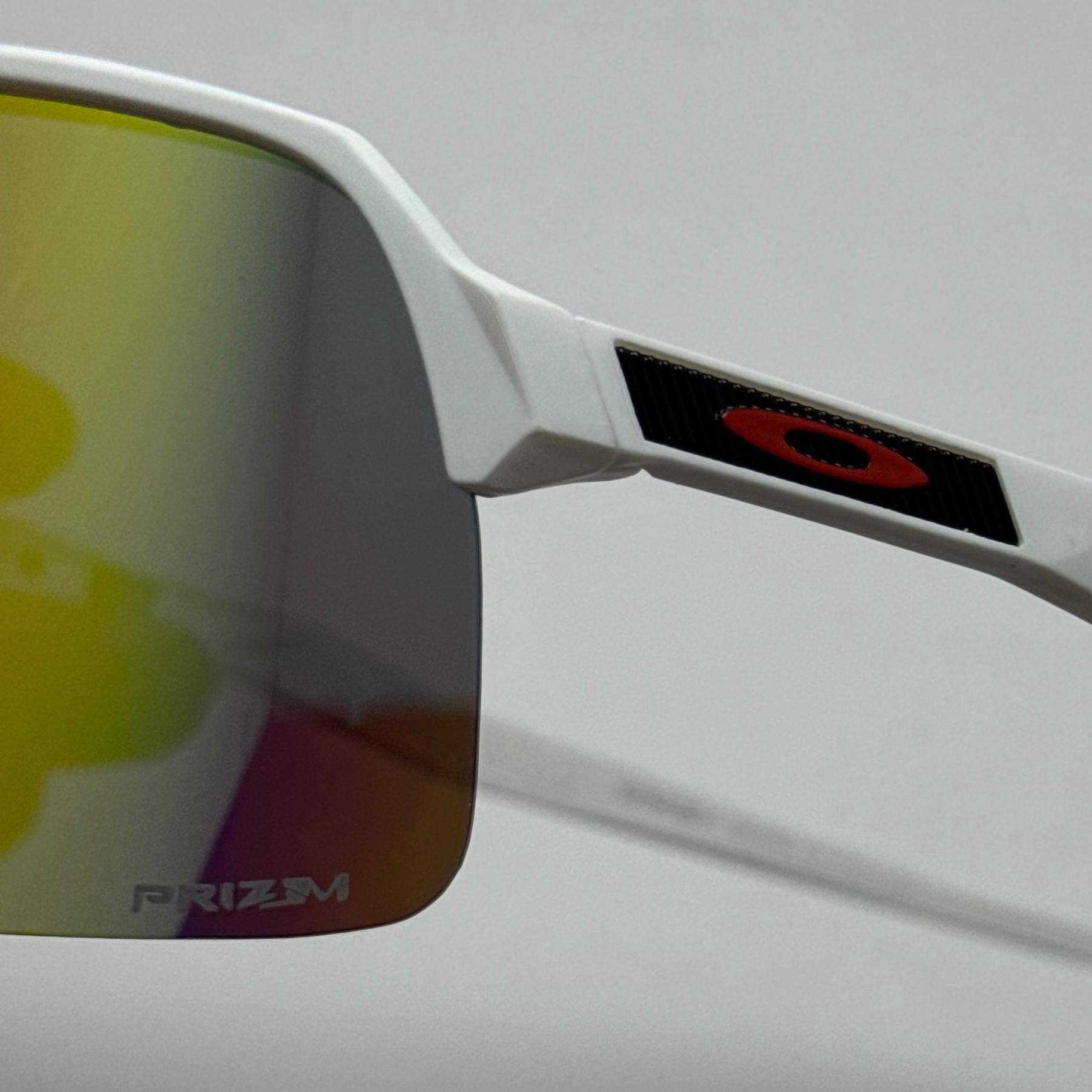 عینک آفتابی اسپرت اوکلی OAKLEY مدل SUTRO فریم سفید عدسی آتیشی