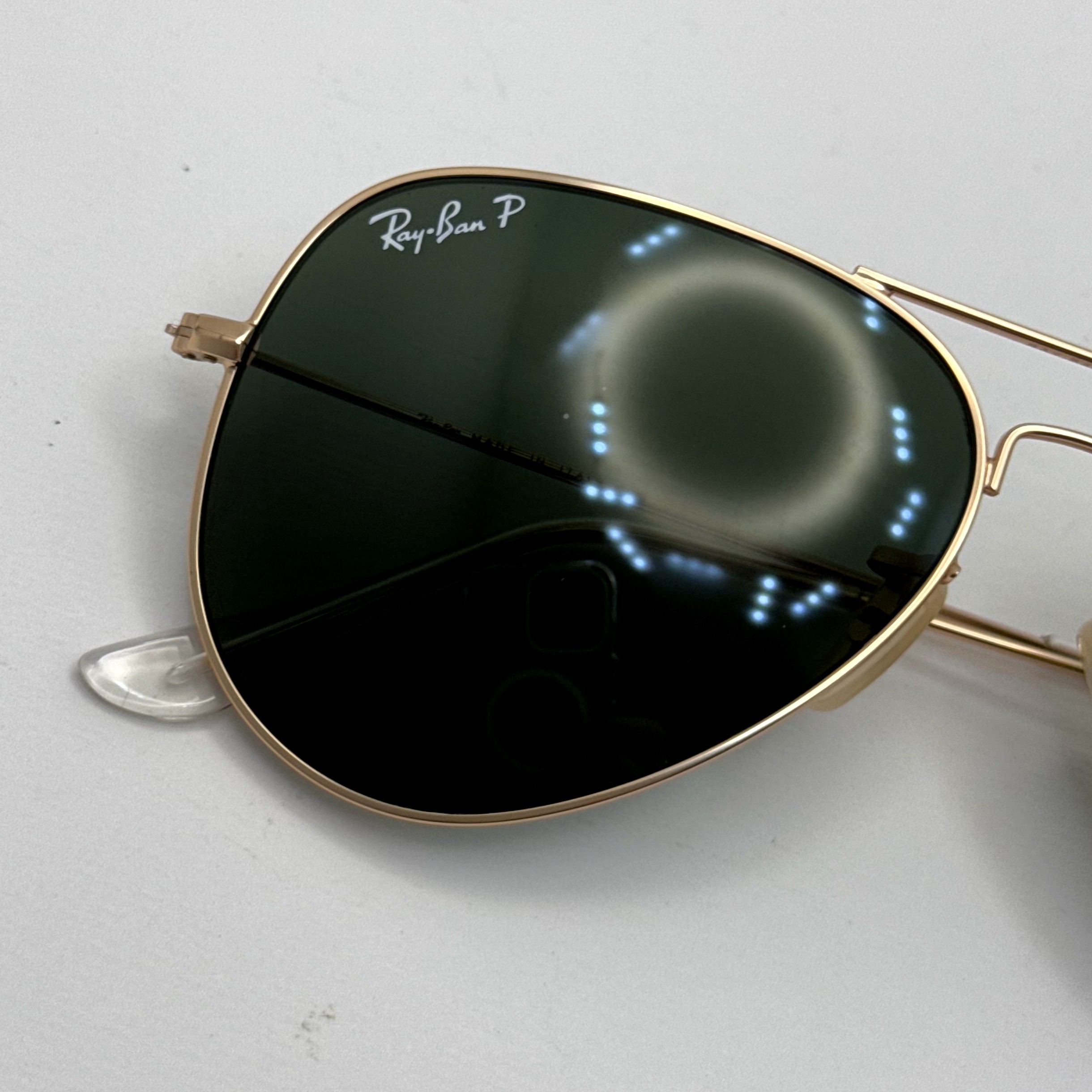 عینک ریبن خلبانی شیشه سنگ پلاریزه سبز با فریم طلایی به همراه پک کامل ریبن کد Rayban RB 3026