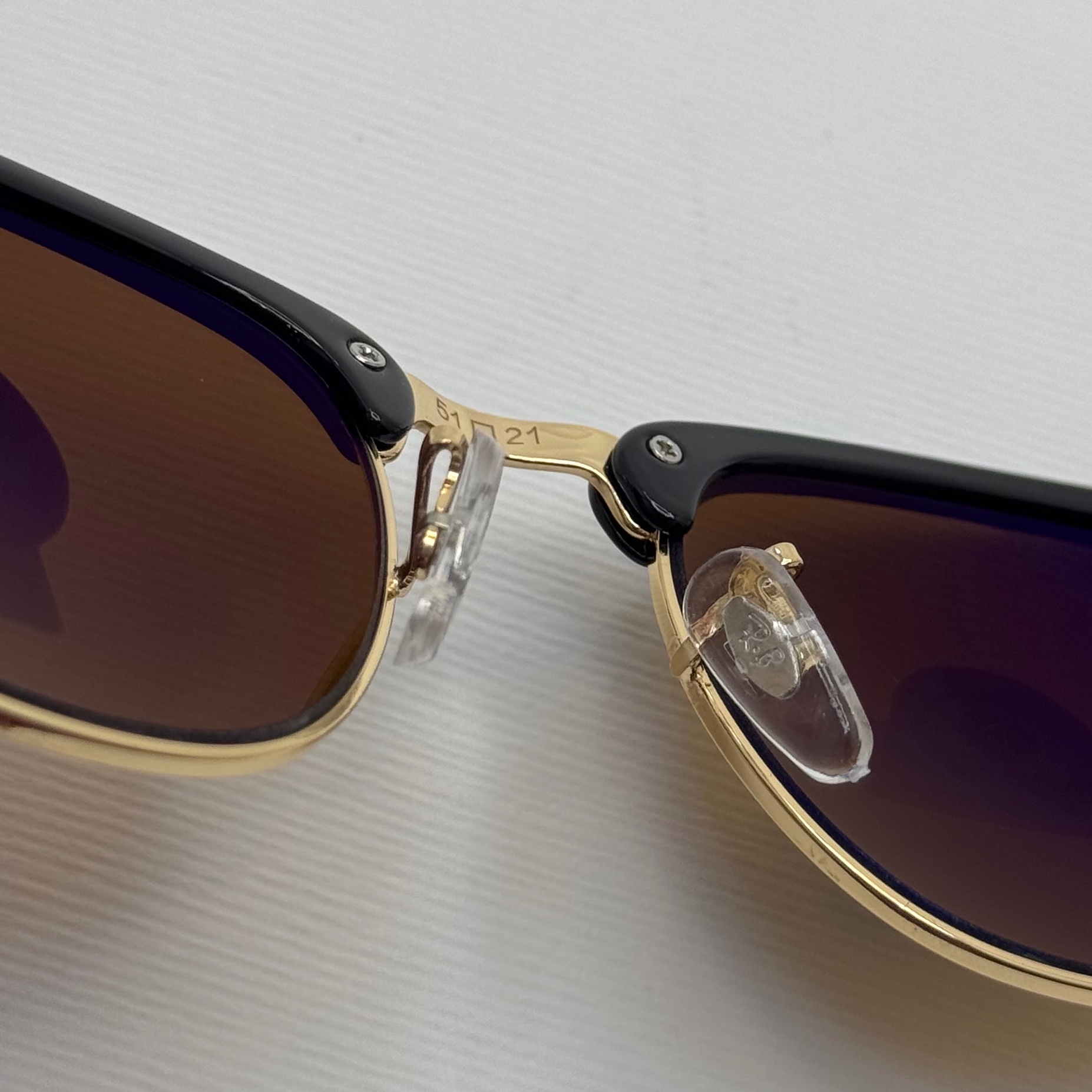 عینک آفتابی ریبن rayban کلاب مستر شیشه سنگ قهوه ای فریم طلایی rb 3016 به همراه پک کامل