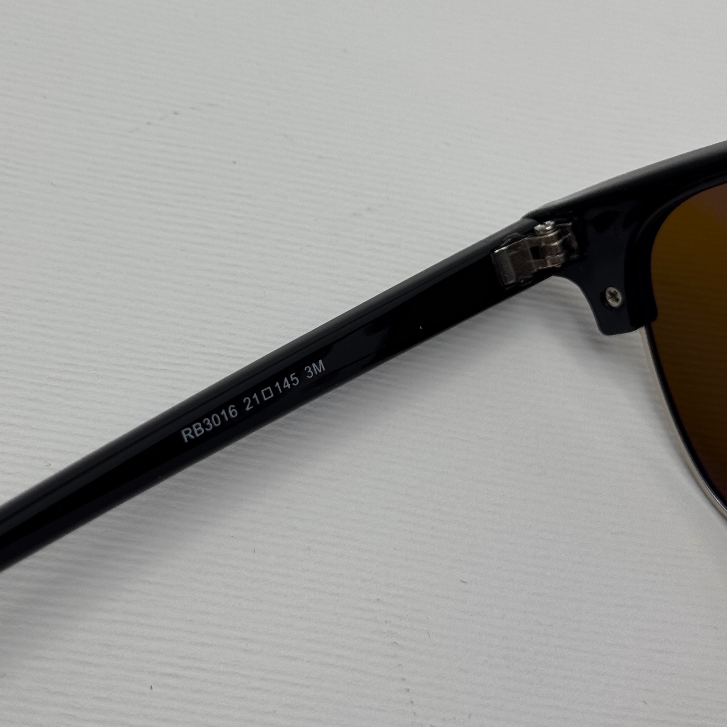 عینک آفتابی ریبن rayban کلاب مستر شیشه سنگ قهوه ای فریم نقره ای rb 3016 به همراه پک کامل