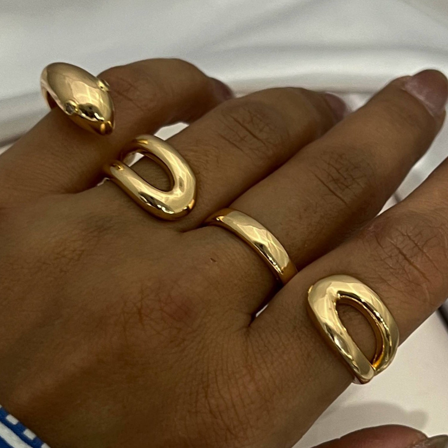 انگشتر زنانه چهار انگشتی طرح ماری فری سایز freesize رنگ ثابت کد ztj (پس کرایه)