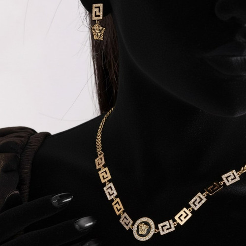 ست گردنبند و گوشواره زنانه طرح ورساچه Versace رنگ ثابت کد zmp (پس کرایه)