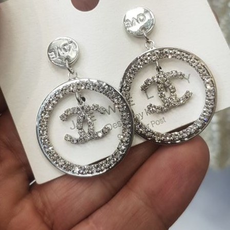 گوشواره طرح شنل Chanel گل تنوع طرح رنگ کاملا ثابت کد bn (پس کرایه)