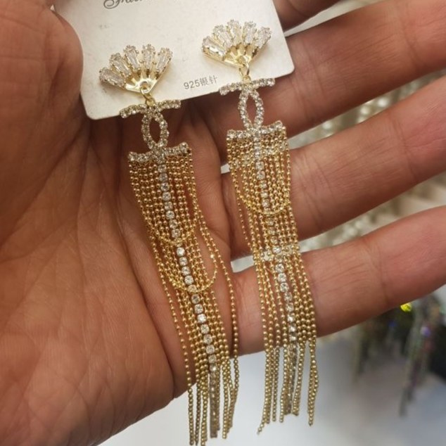 گوشواره طرح برند شنل Chanel تنوع طرح رنگ کاملا ثابت کد bn (پس کرایه)
