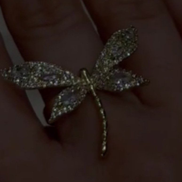 انگشتر طرح جواهری زنانه طرح سه سنجاقک فول نگین فری سایز Free size رنگ ثابت کد gy (پس کرایه)