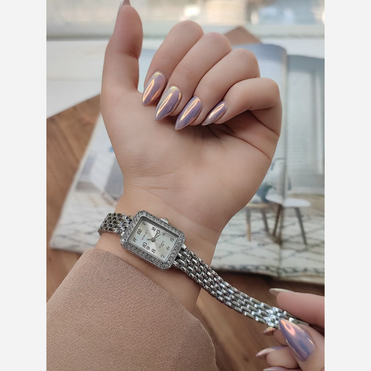 ساعت دخترانه و زنانه مارکHUNGRUI صفحه گرد و مستطیل دور نگین و ساده