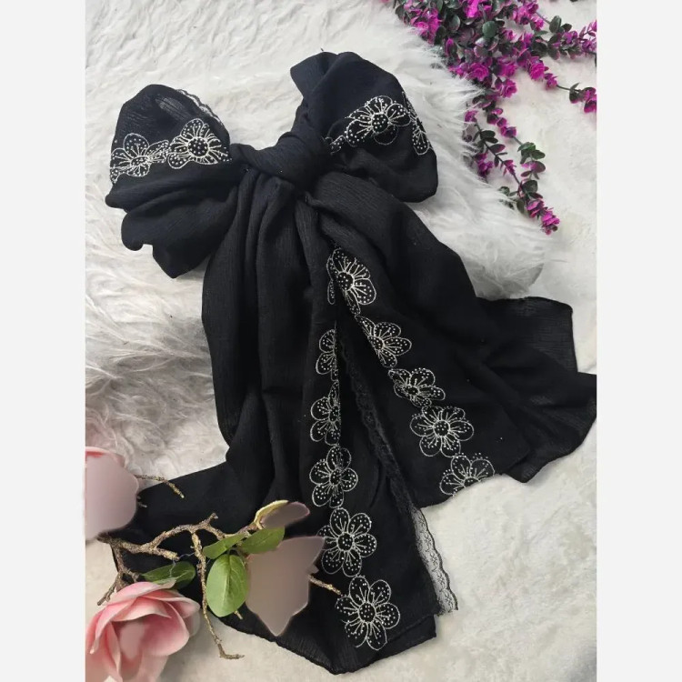 شال مجلسی گلدوزی شده جنس کریشه پلاس با حاشیه دانتل ابعاد 180 در 62 سانتیمتر