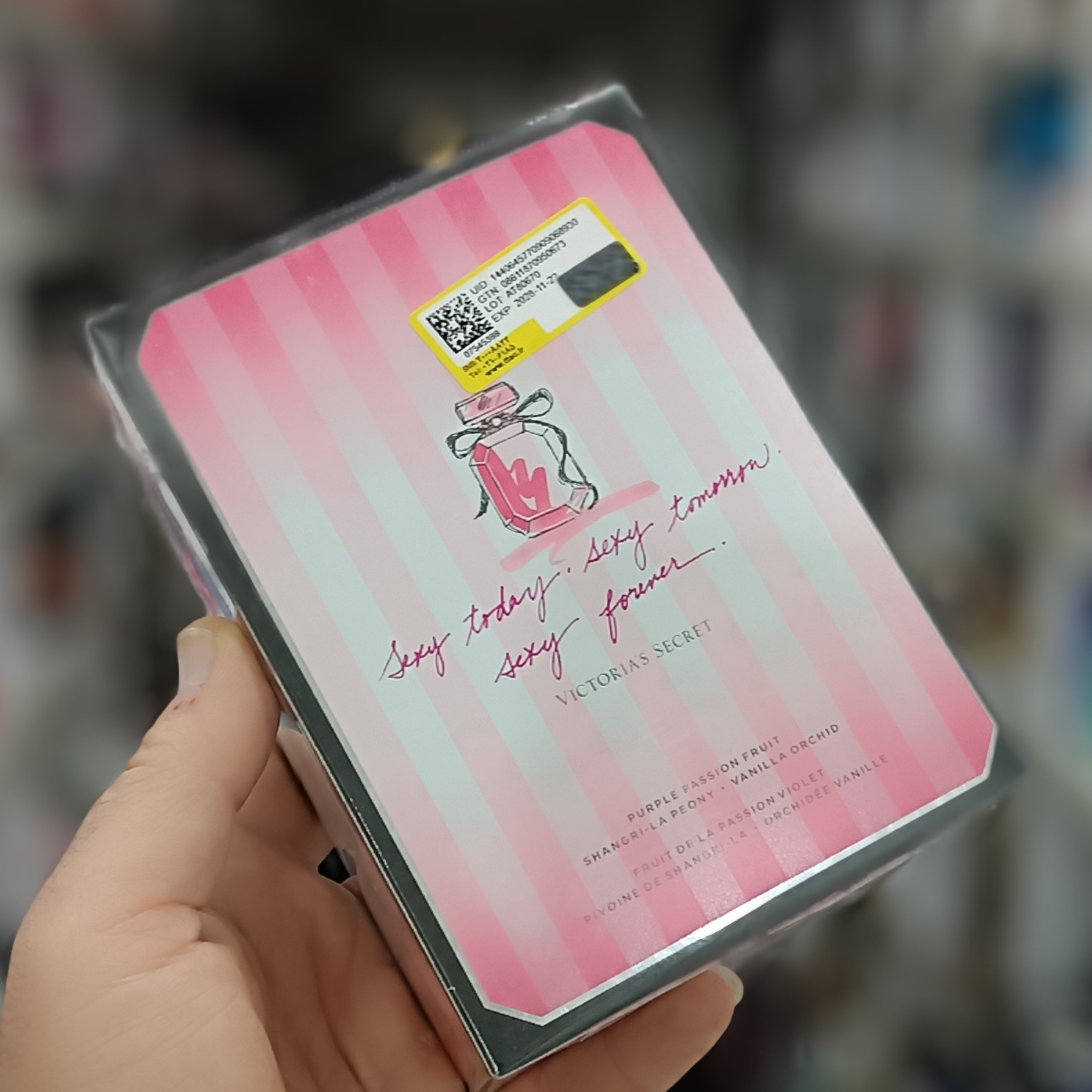 ادکلن ویکتوریا سکرت بامب شل Secret Bombshell عطر ویکتوریا سیکرت