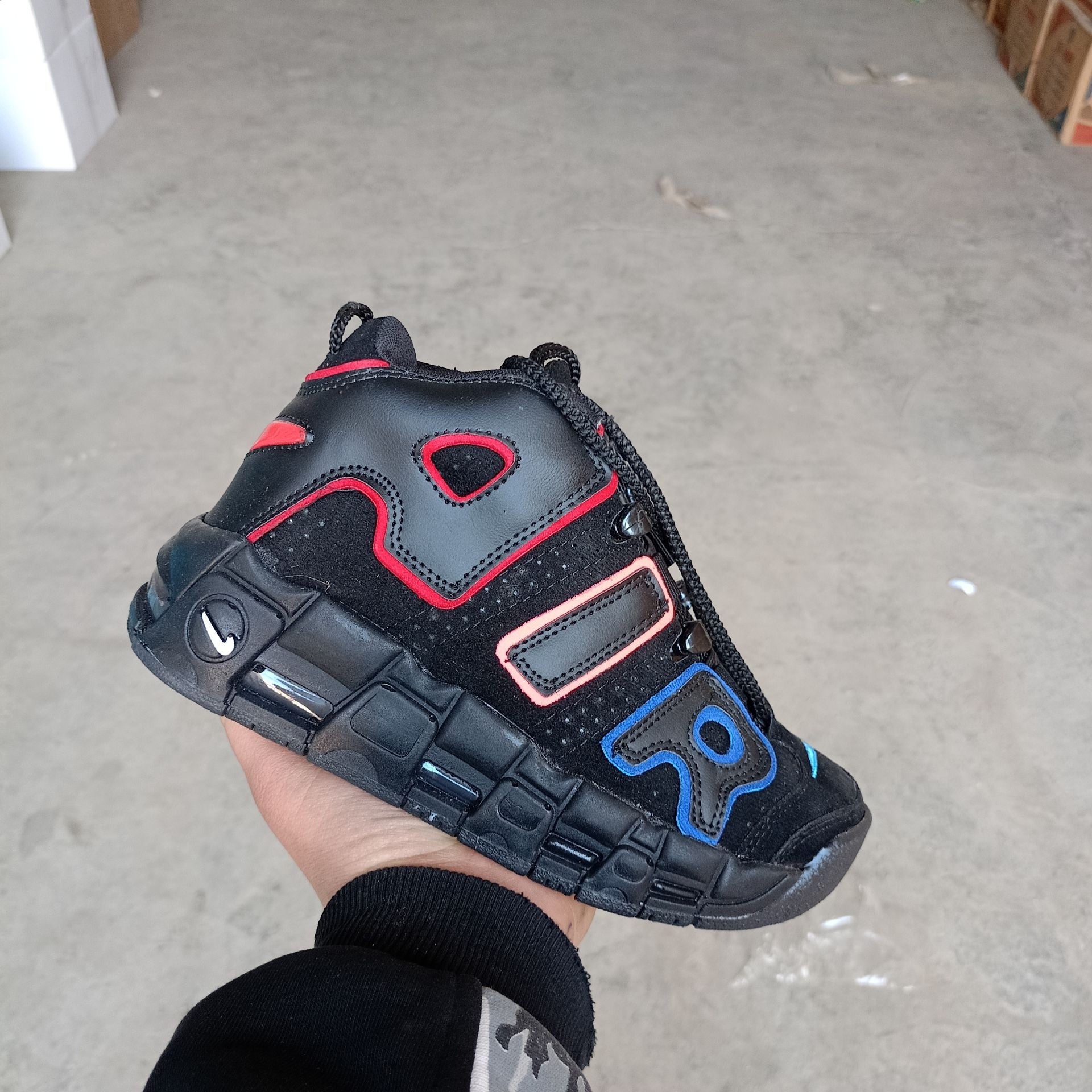 کتونی نایک ایر آپتمپو ضمانتی رنگ مشکی پاستیلی ترند حراج شد