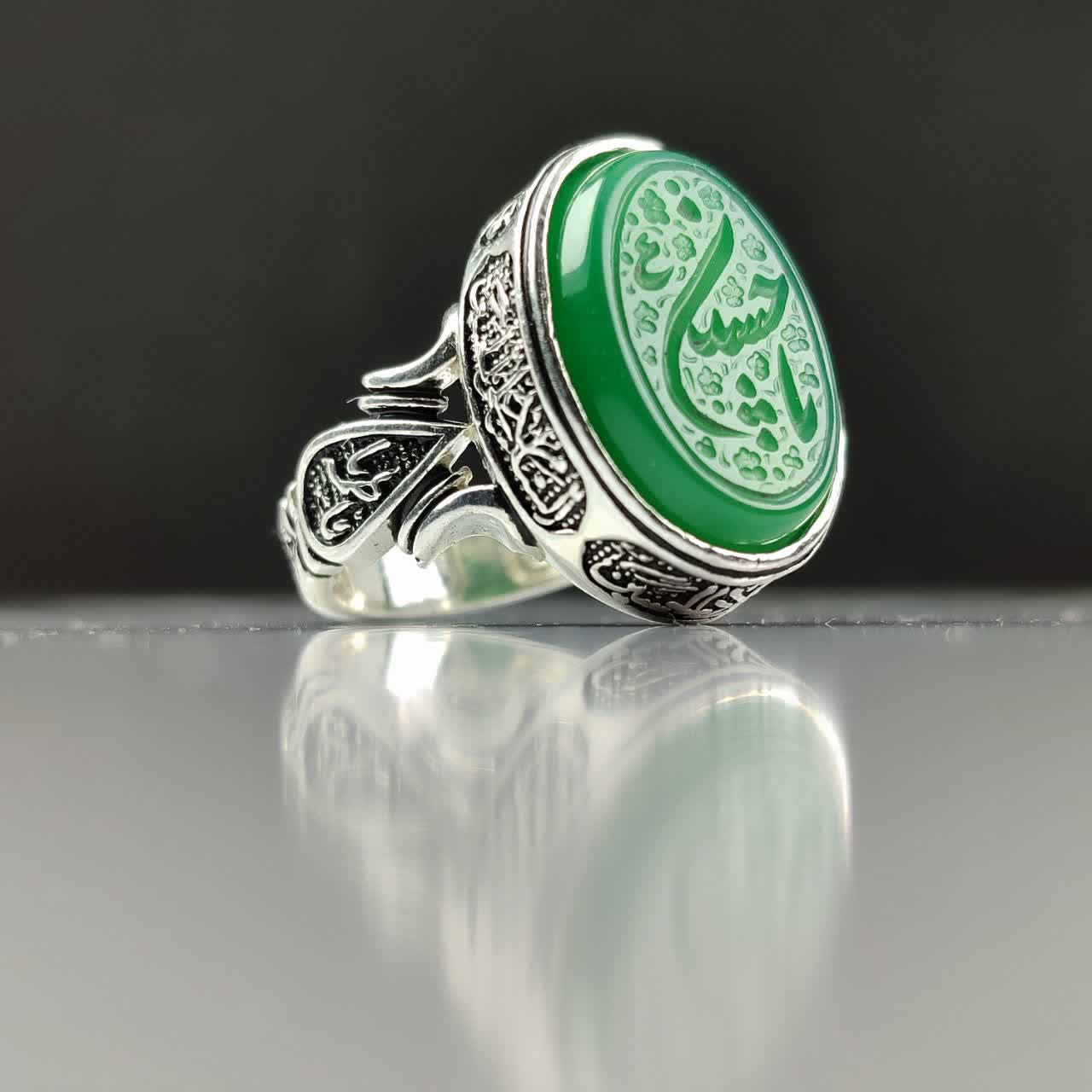 انگشتر عقیق سبز مردانه "رایحه کربلا" – حکاکی "یا حسین" و چهار سلام زیارت عاشورا  کد 1820