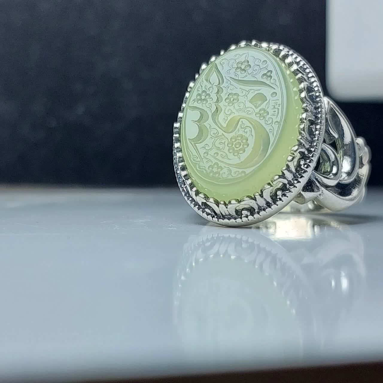انگشتر عقیق مردانه اصل؛ تجلی آرامش با حکاکی "حسبی الله" و رکاب متبرک "یا حسین" کد 1196