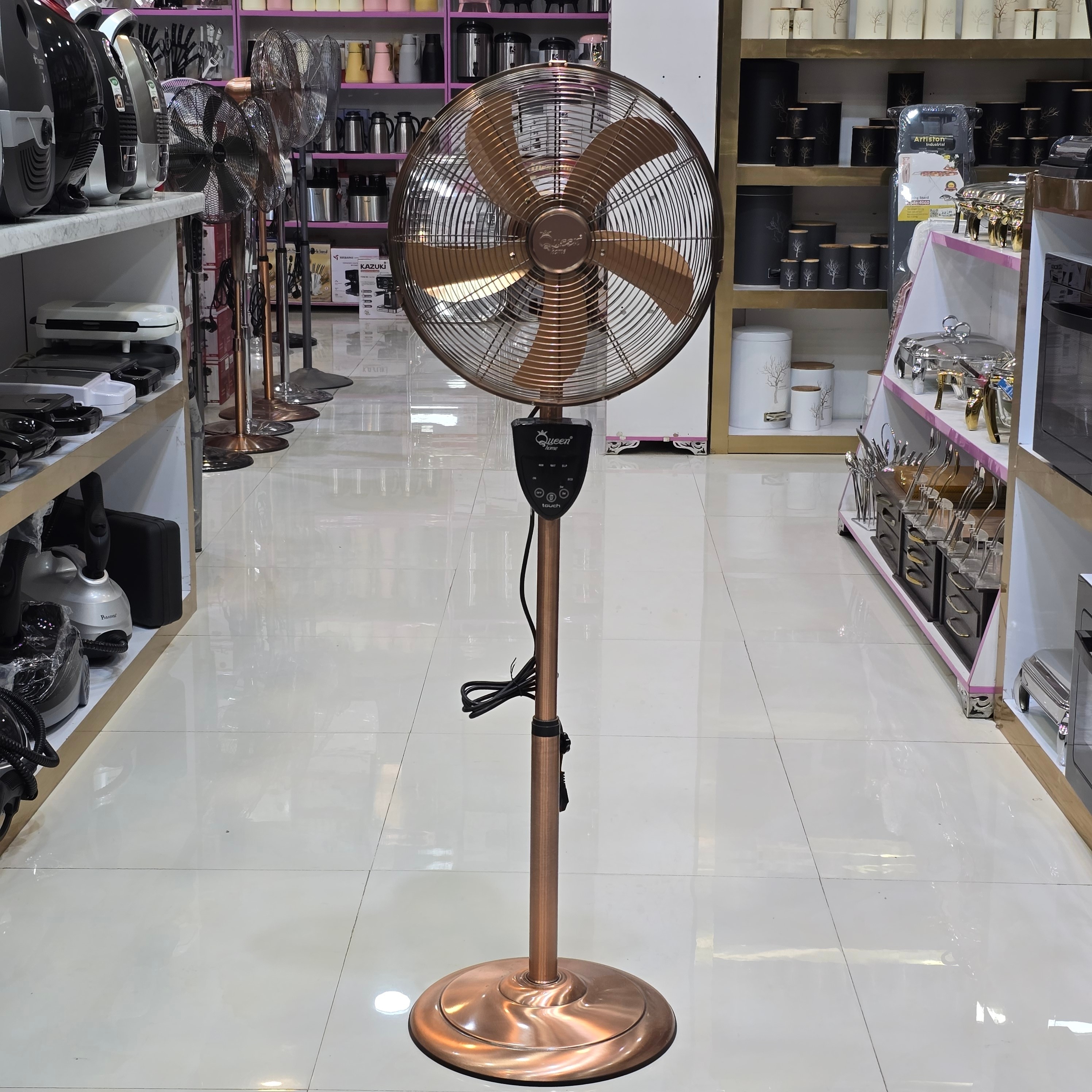 پنکه ایستاده کوئین هوم مدل QH-6680 ریموت دار 5 پره با ارسال رایگان