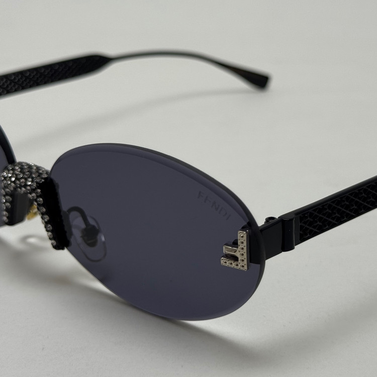 عینک آفتابی زنانه فندی Fendi فریم لس بیضی مدل Oval Frame Diamond Style نگین کاری شده کیفیت مستر تمام مشکی (ارسال رایگان)