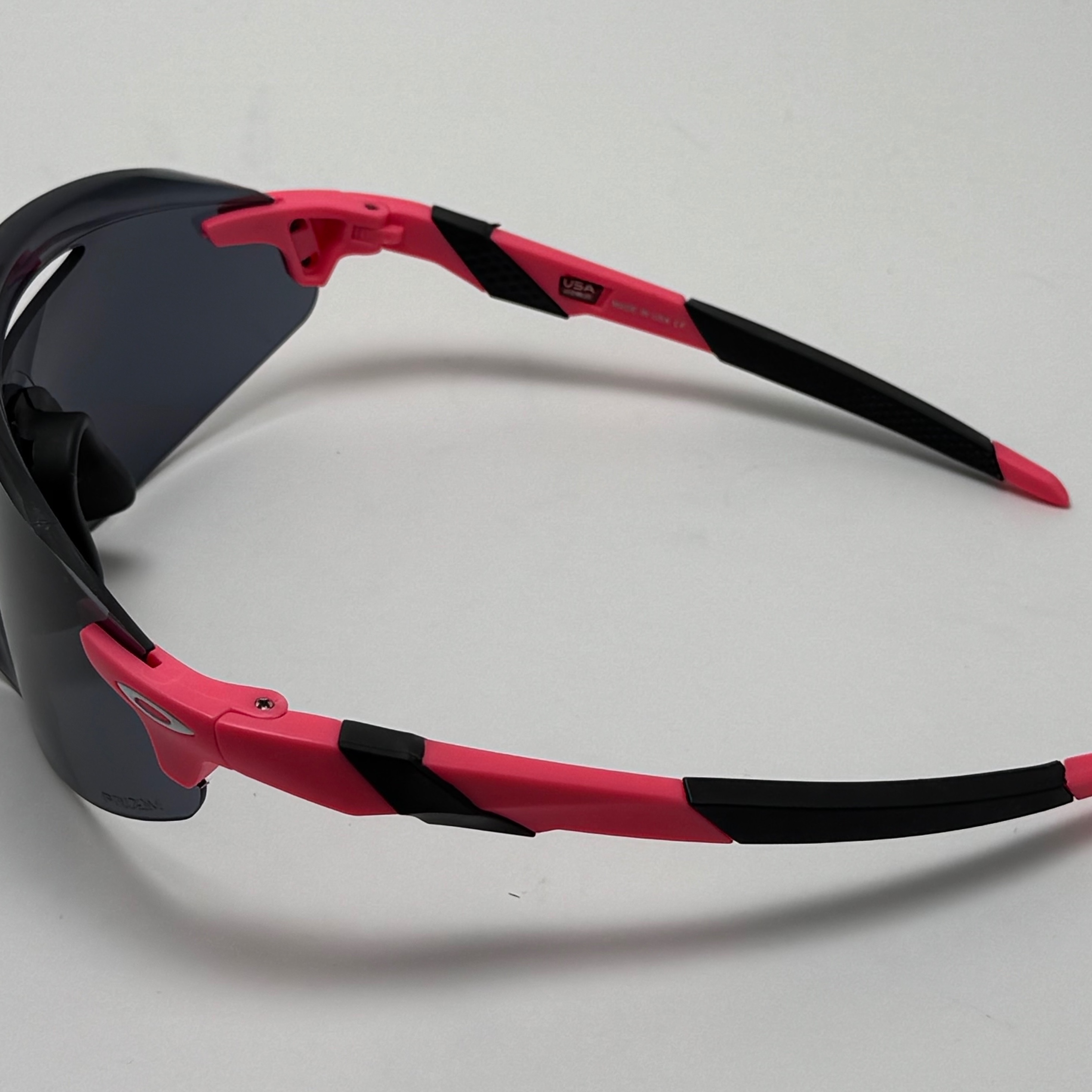 عینک آفتابی اسپرت Oakley اوکلی با لنز PRIZM مشکی دسته صورتی کد 9407 (ارسال رایگان)