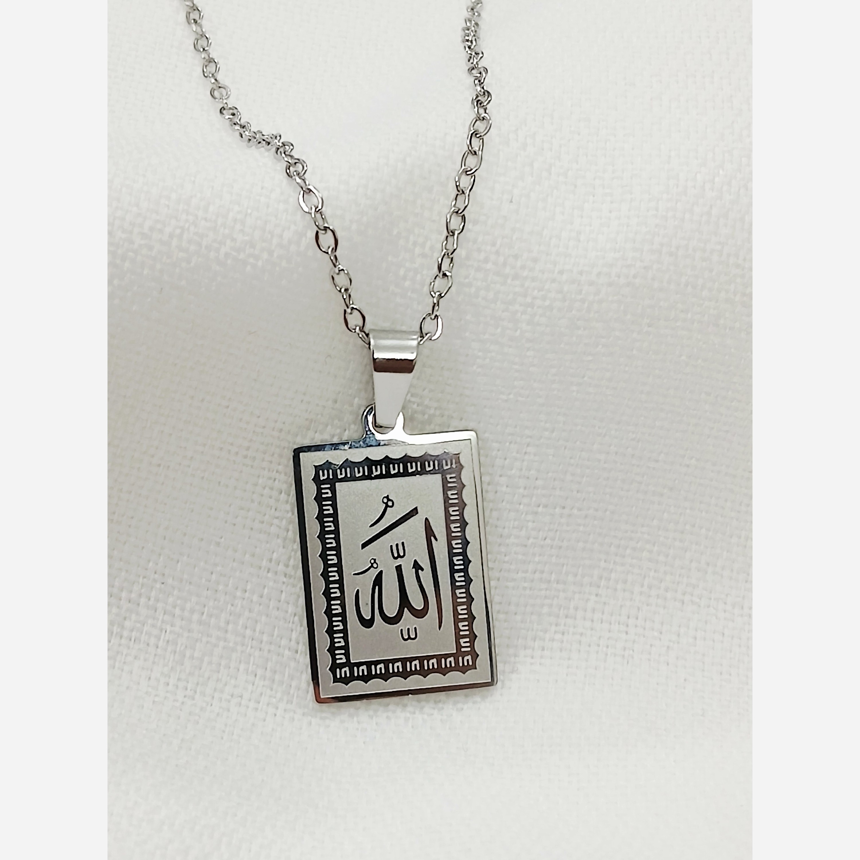گردنبند الله نقره ای مستطیل استیل نقره ای رنگ خاص